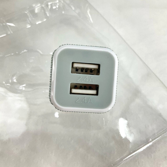 maxboost Dual-Port Universal USB Car Charger, white & gray - Picture 4 of 5